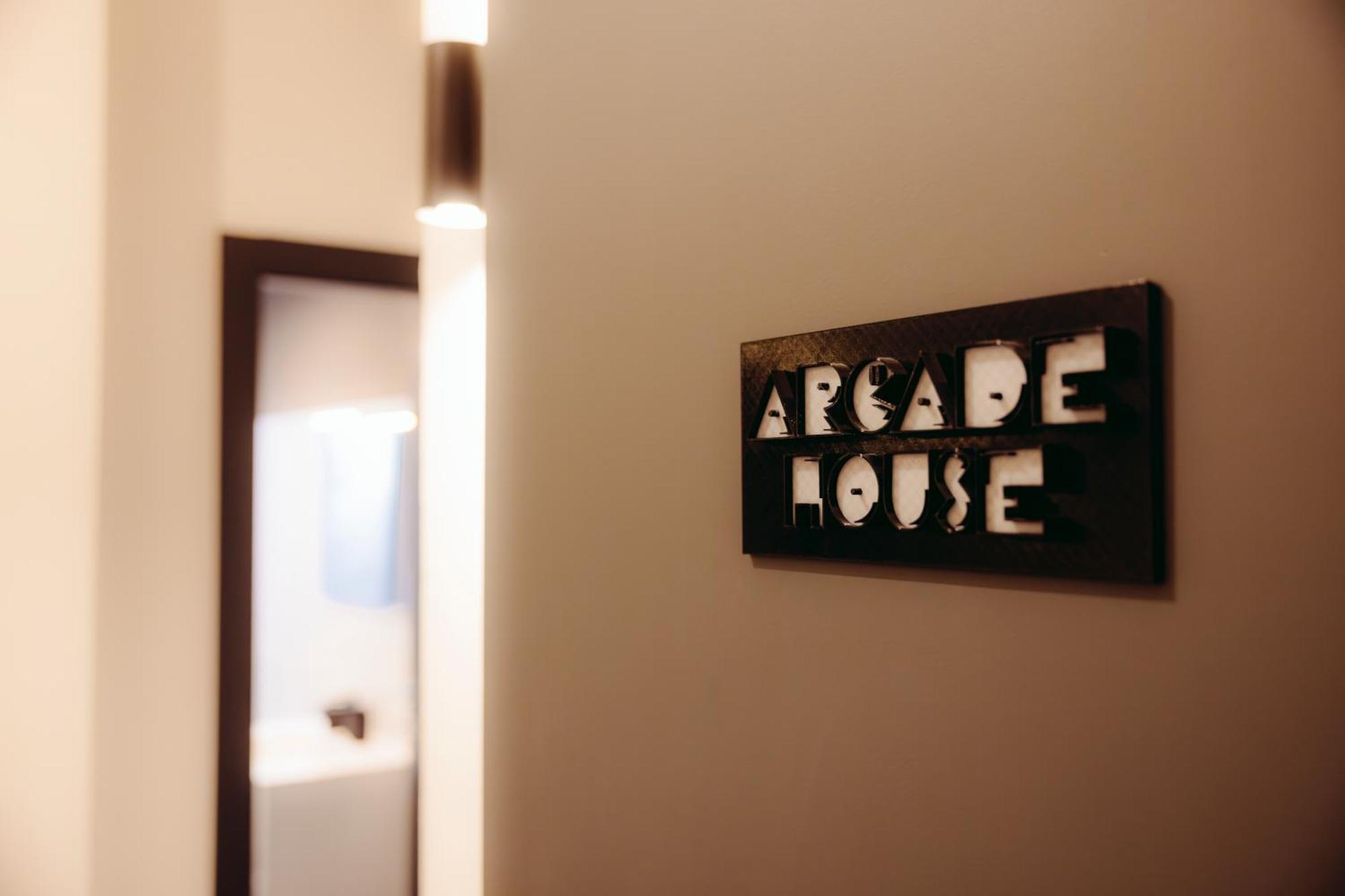 Arcade House Verona Fiera Netflix + Videogame 外观 照片